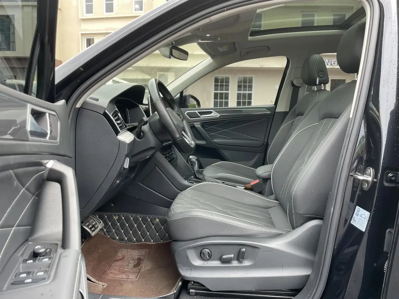 Touareg L 2022, 330 TSI, Automatic, Two‑Wheel Drive, R-Line Luxury Plus Edition 4