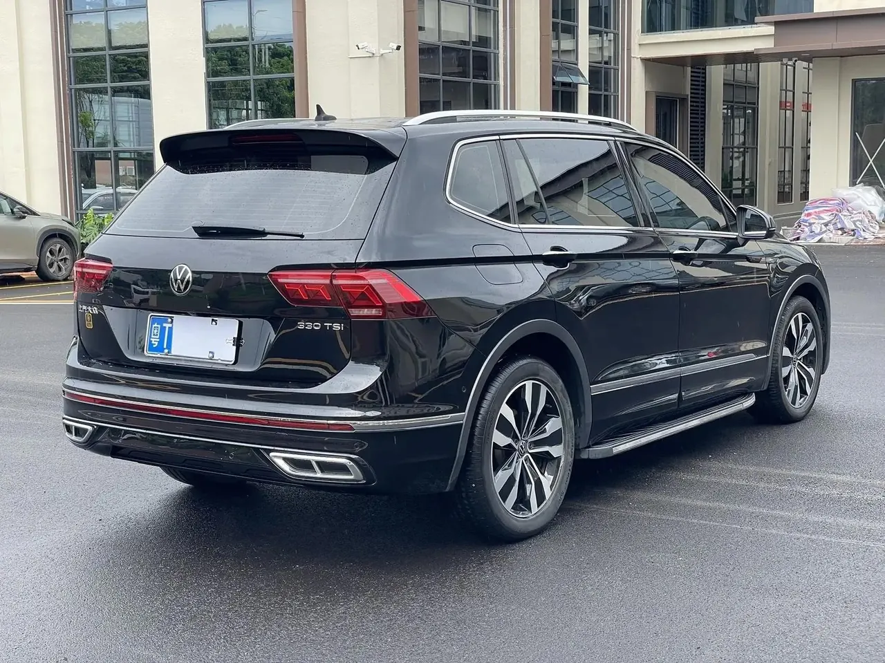 Touareg L 2022, 330 TSI, Automatic, Two‑Wheel Drive, R-Line Luxury Plus Edition 9