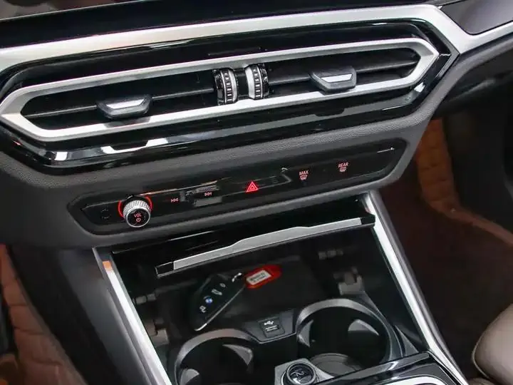 BMW 3 Series 2023 model 320Li M Sport Package 10