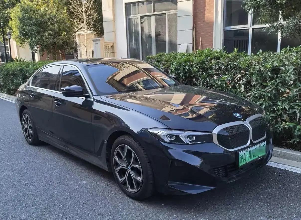 BMW 2025 i3 eDrive 35 L automatic gear 2