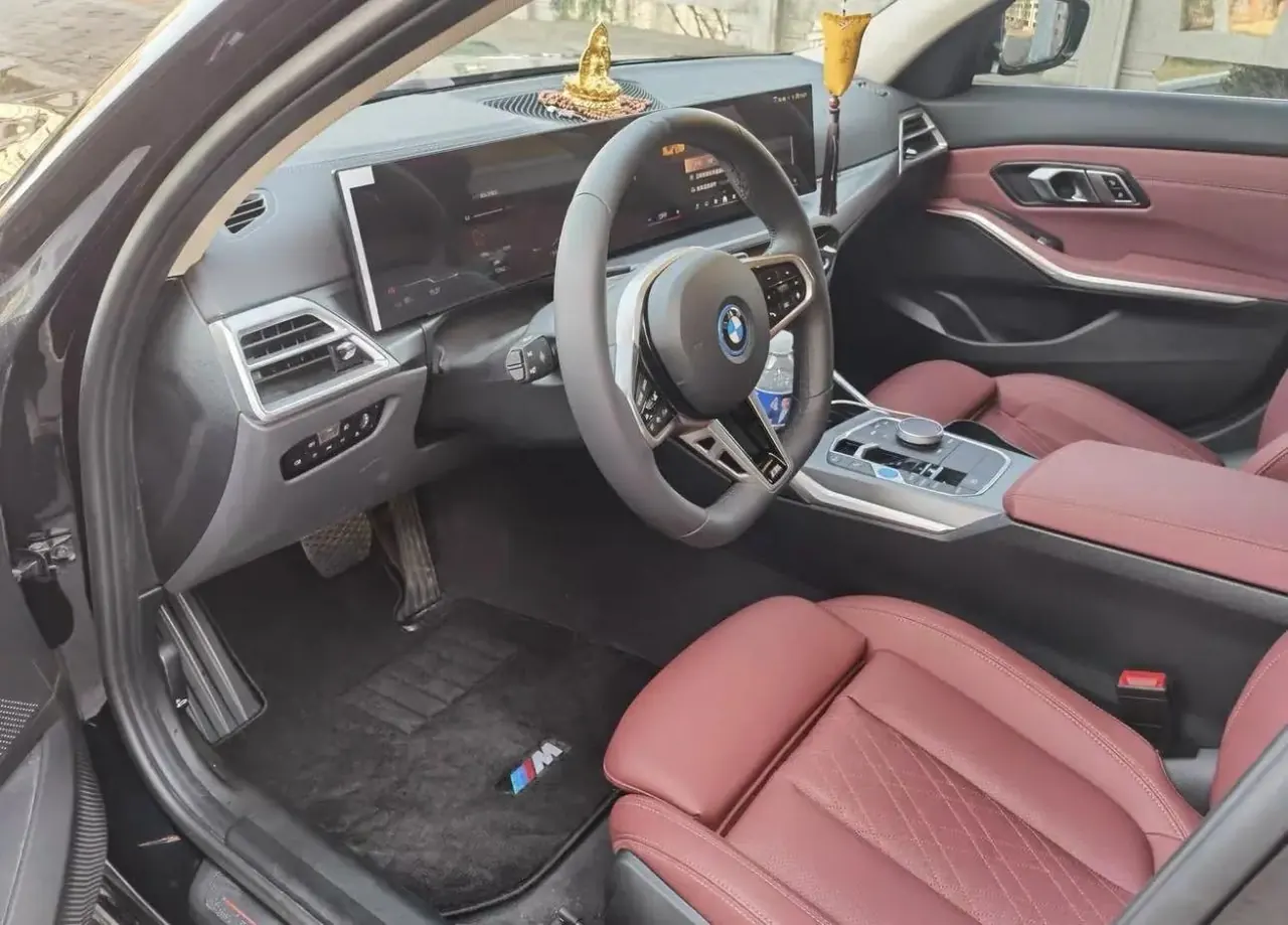 BMW 2025 i3 eDrive 35 L automatic gear 3