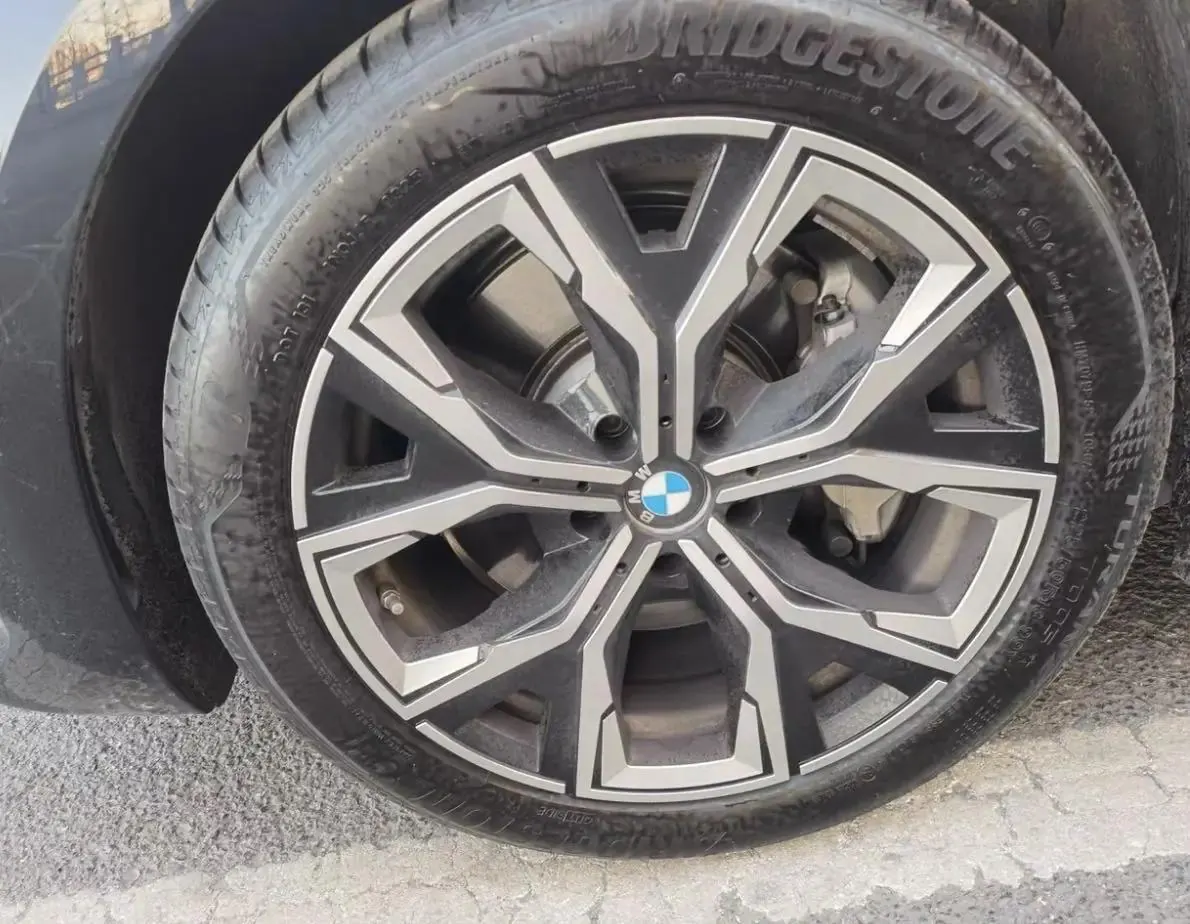 BMW 2025 i3 eDrive 35 L automatic gear 5