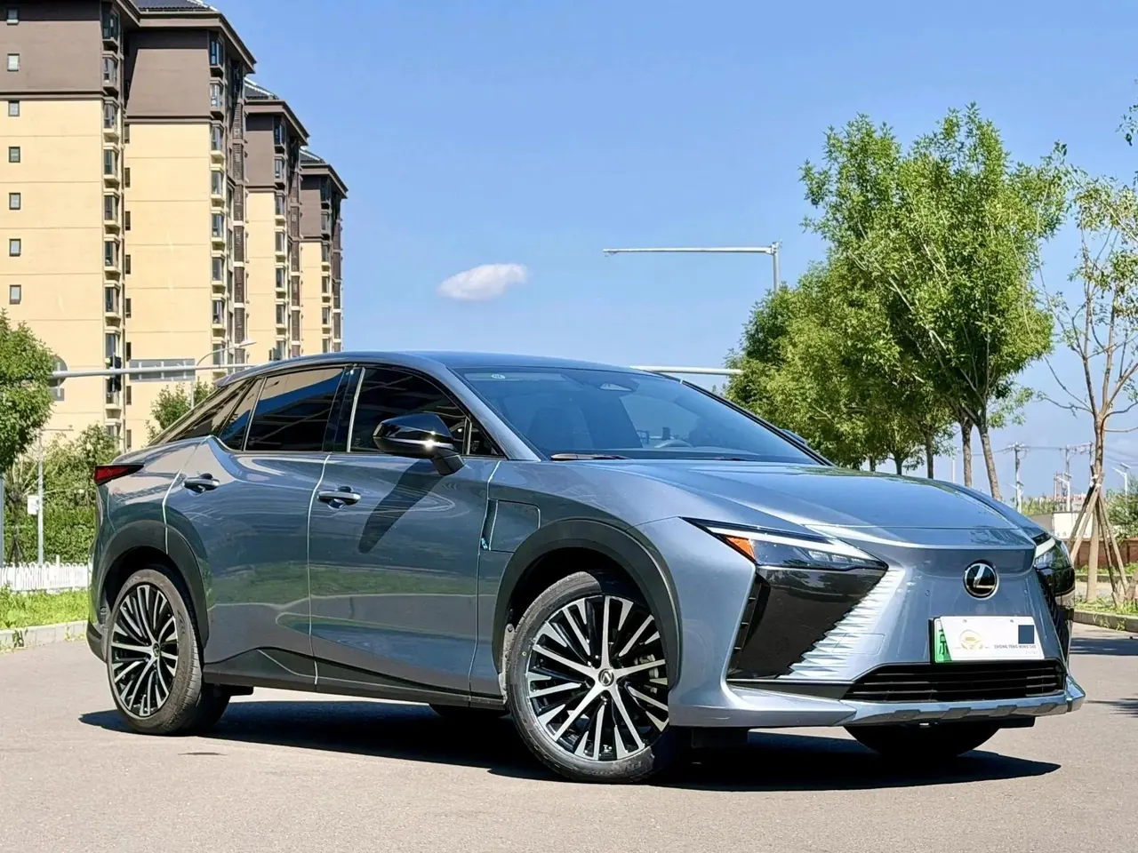 Lexus RZ 2023 450e 4WD Vertical Edition 3