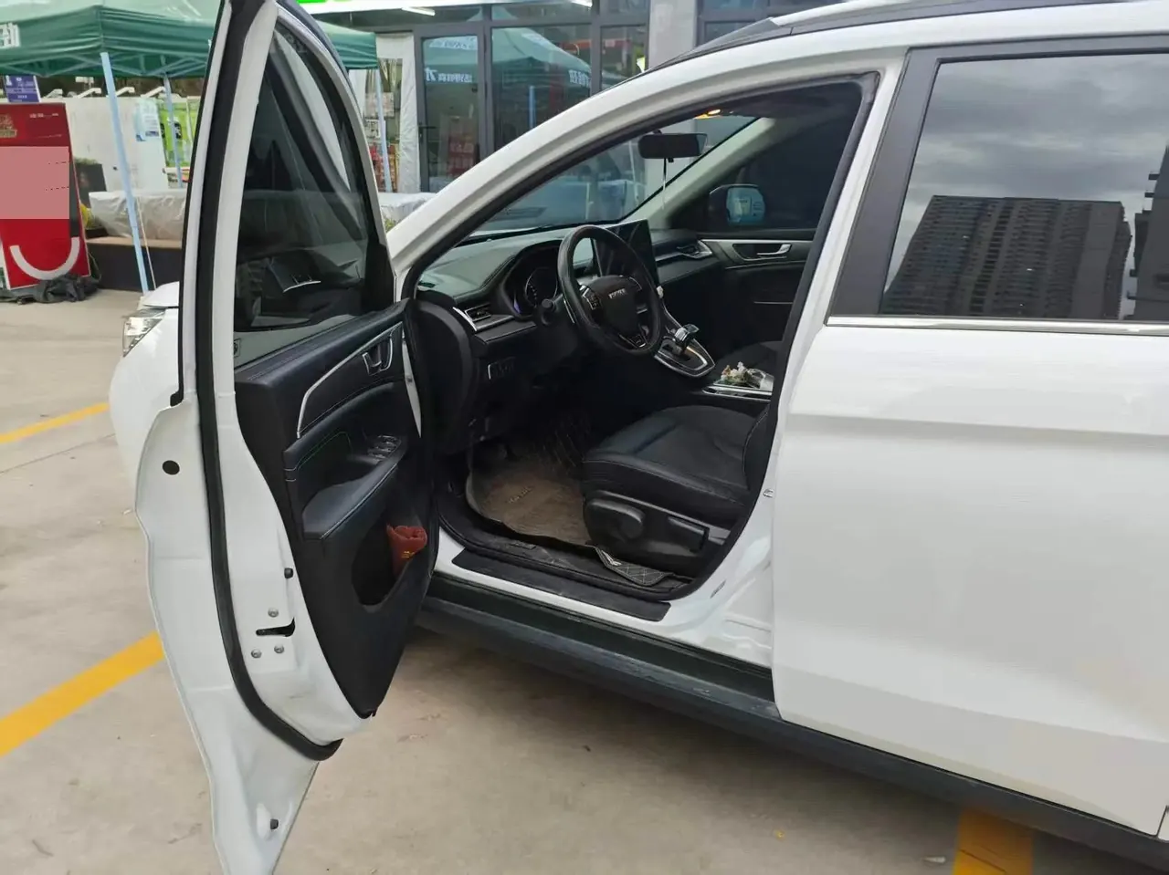 Haval 2023 M6 PLUS 1.5T Luxury Smart Joint Automatic Gear 2