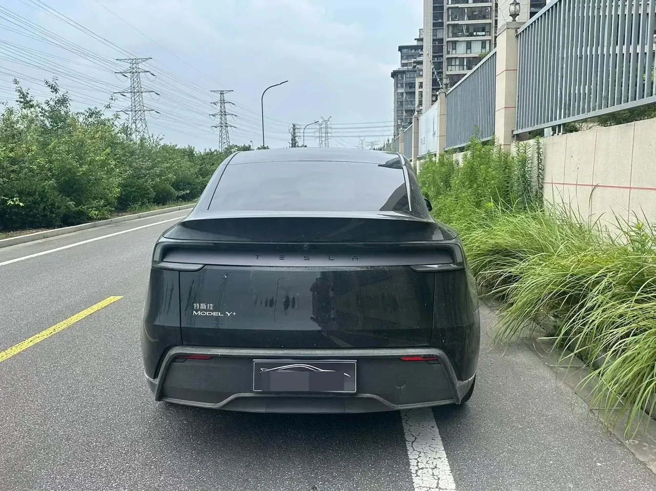 Tesla 2026 Model Y Long Range Rear-Wheel Drive (Refreshed) Automatic 7
