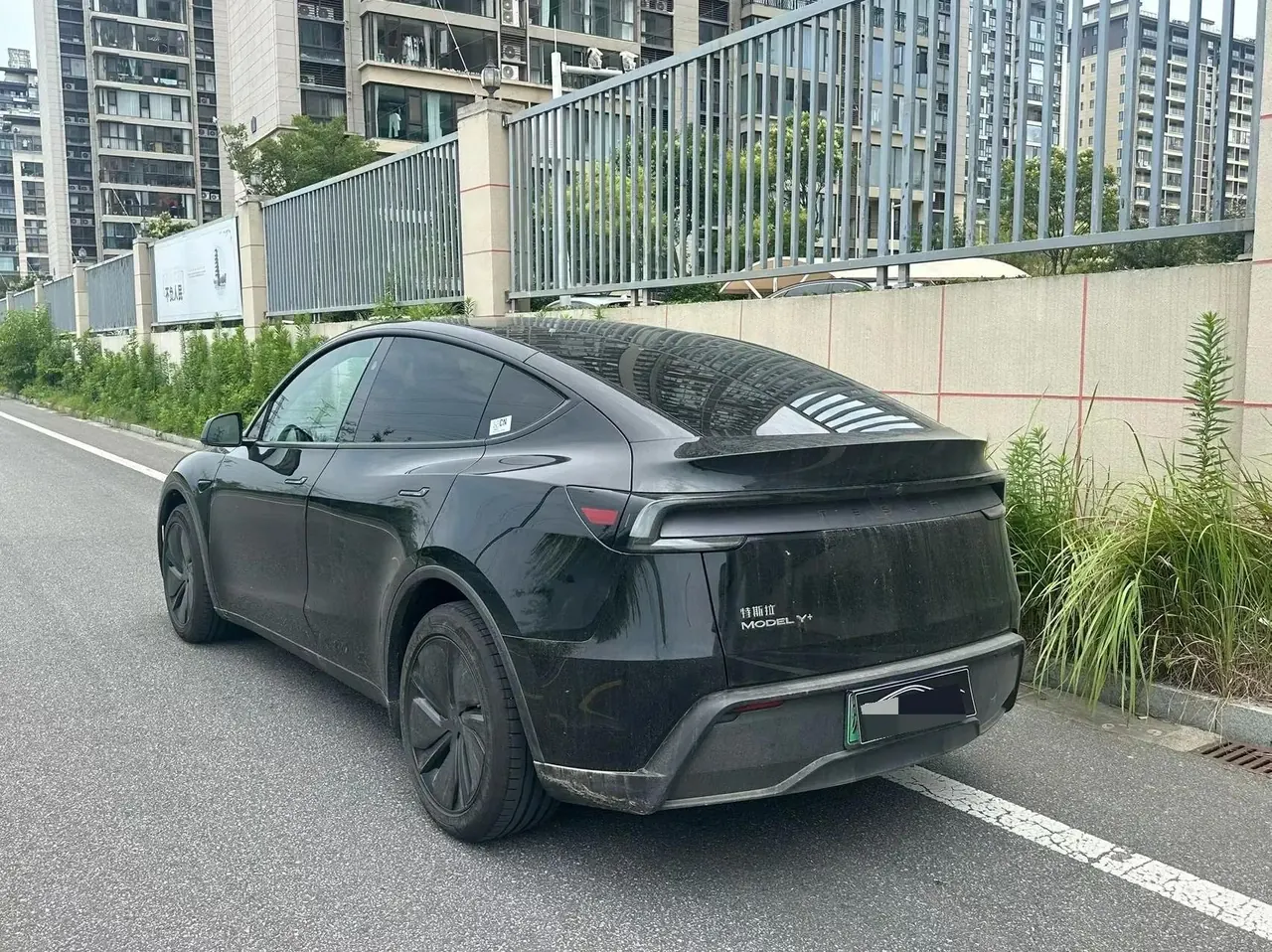 Tesla 2026 Model Y Long Range Rear-Wheel Drive (Refreshed) Automatic 8