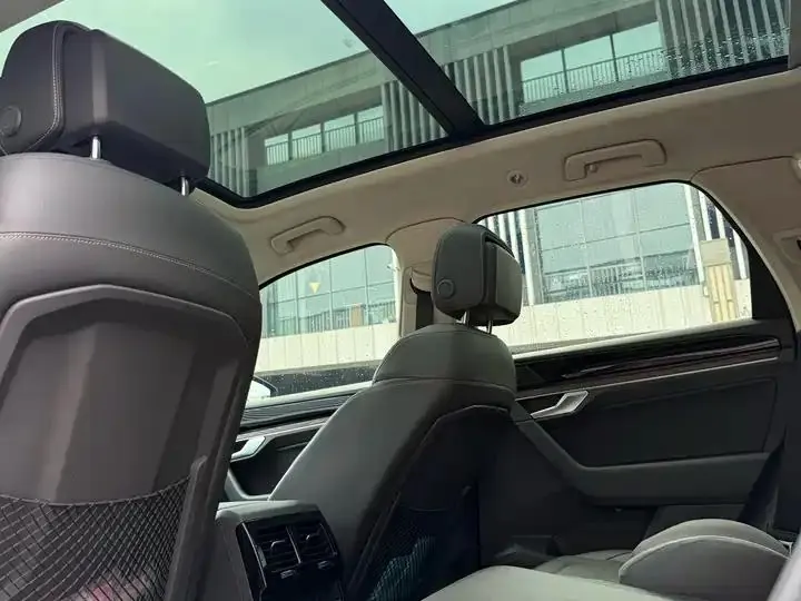 Touareg 2023 3.0TSI Prestige Edition with Obsidian Black Sport Package 10