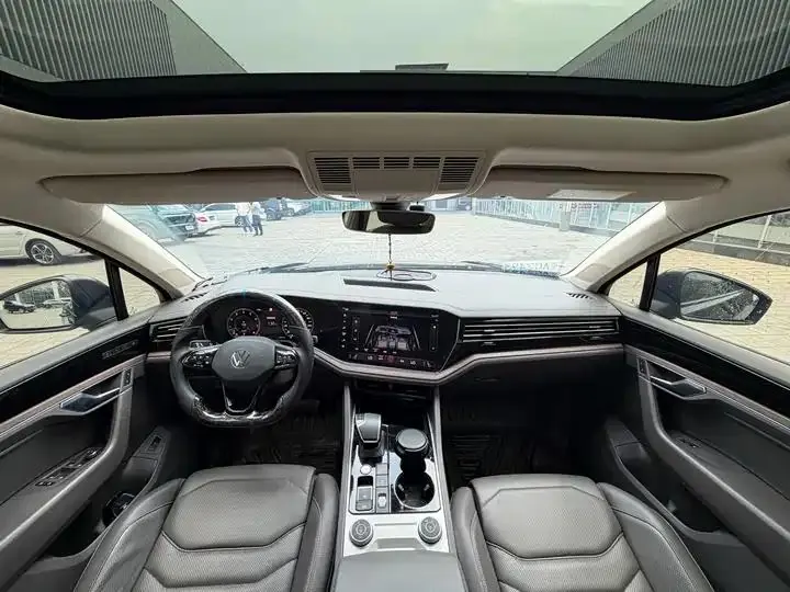 Touareg 2023 3.0TSI Prestige Edition with Obsidian Black Sport Package 26