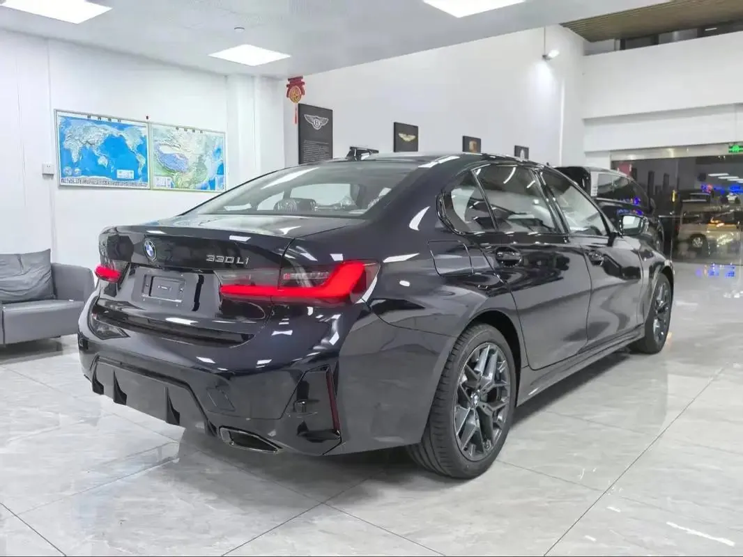 BMW 3 Series 2026 330Li 2.0T M Sports Obsidian Night Suit Automatic Gear 6