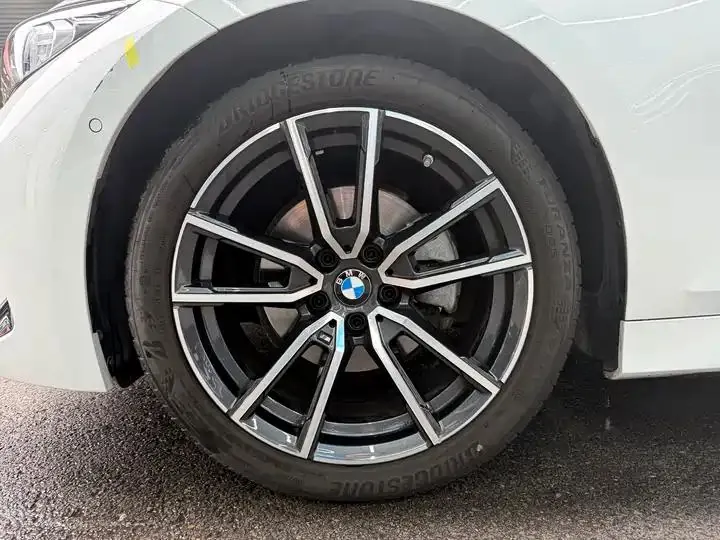 BMW 3 Series 2023 model 325Li M Sport Package 5