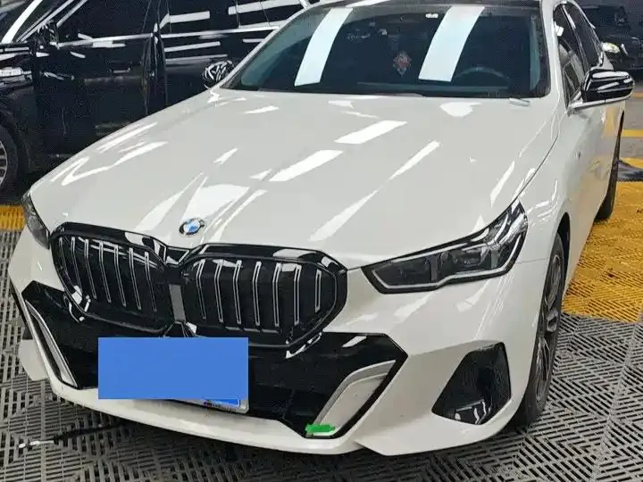 BMW 5 Series 2024 530Li Exclusive M Sports Suit - View 1