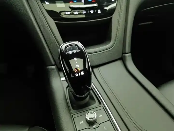 Cadillac XT5 2022 2.0T 4-wheel drive fashion model 13