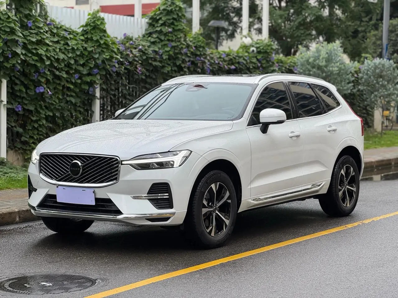 Open image lightbox: Volvo 2026 XC60 48V 2.0T B5 4-wheel-drive Zhiyi Deluxe Edition Automatic Gear
