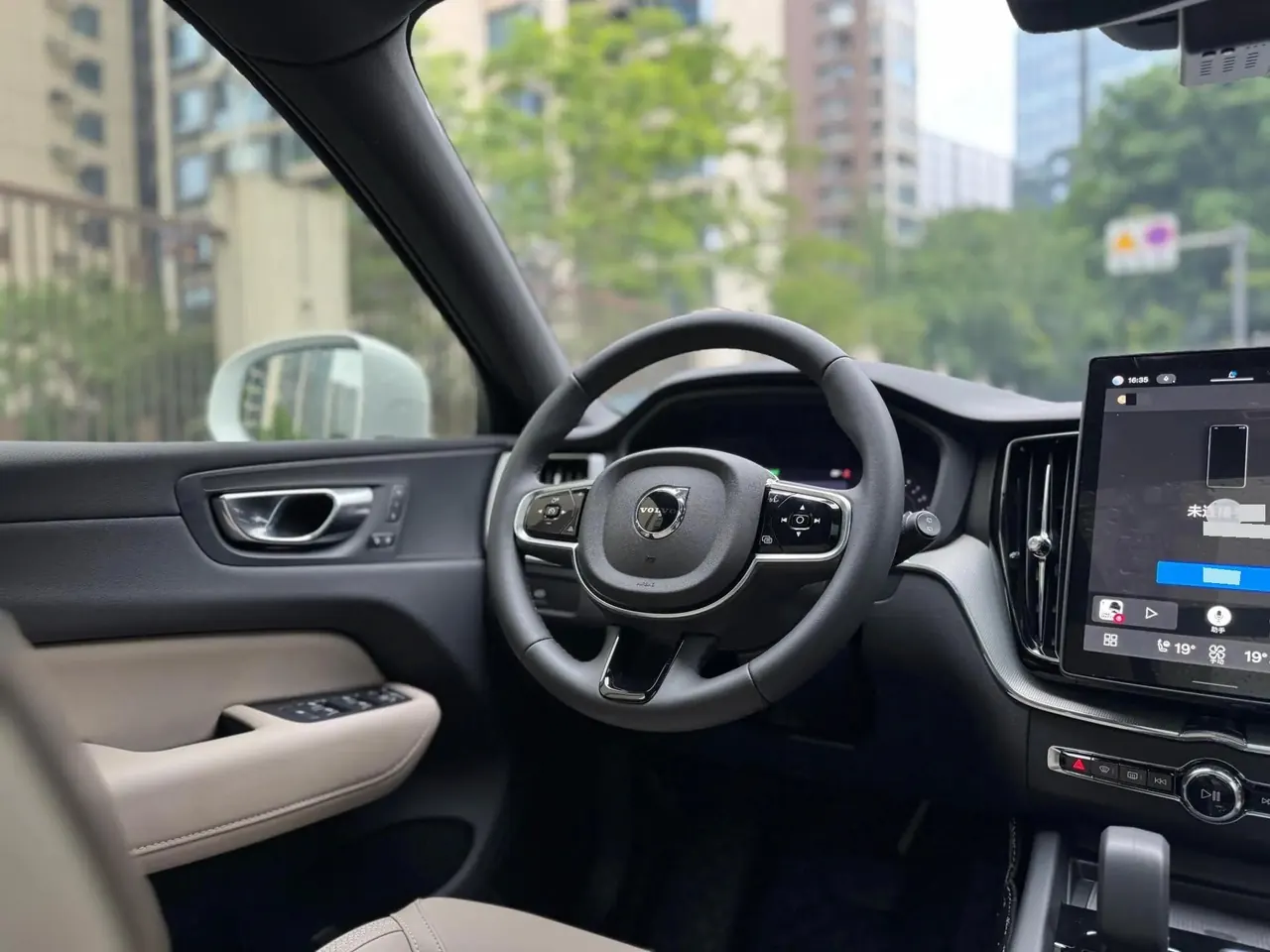 Volvo 2026 XC60 48V 2.0T B5 4-wheel-drive Zhiyi Deluxe Edition Automatic Gear 10