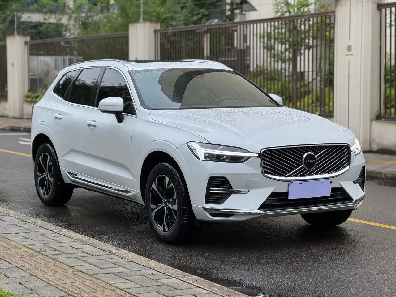 Volvo 2026 XC60 48V 2.0T B5 4-wheel-drive Zhiyi Deluxe Edition Automatic Gear 3