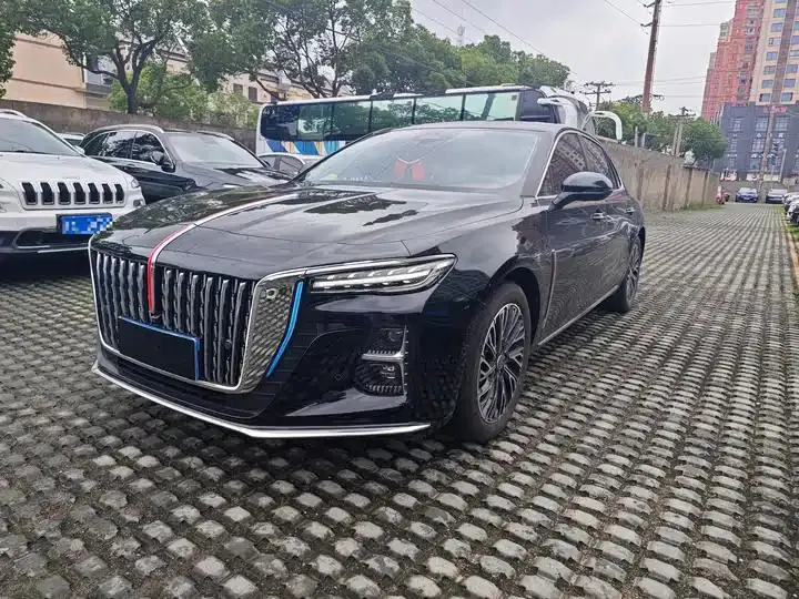 HongQi H5 2025 2.0T Automatic Flag Edition - View 1