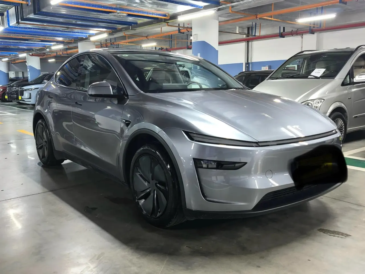 Tesla 2025 Model Y Rear-Wheel Drive Automatic 3