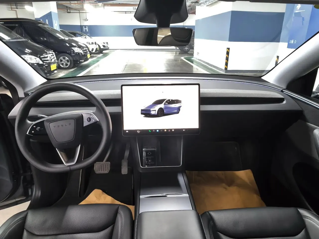 Tesla 2025 Model Y Rear-Wheel Drive Automatic 5