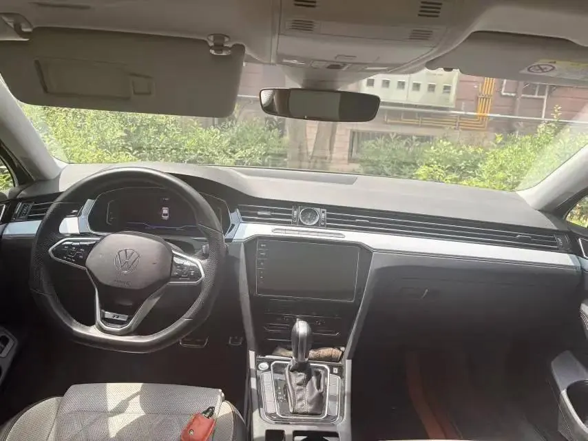 Magotan 2022 330TSI DSG Basic 4