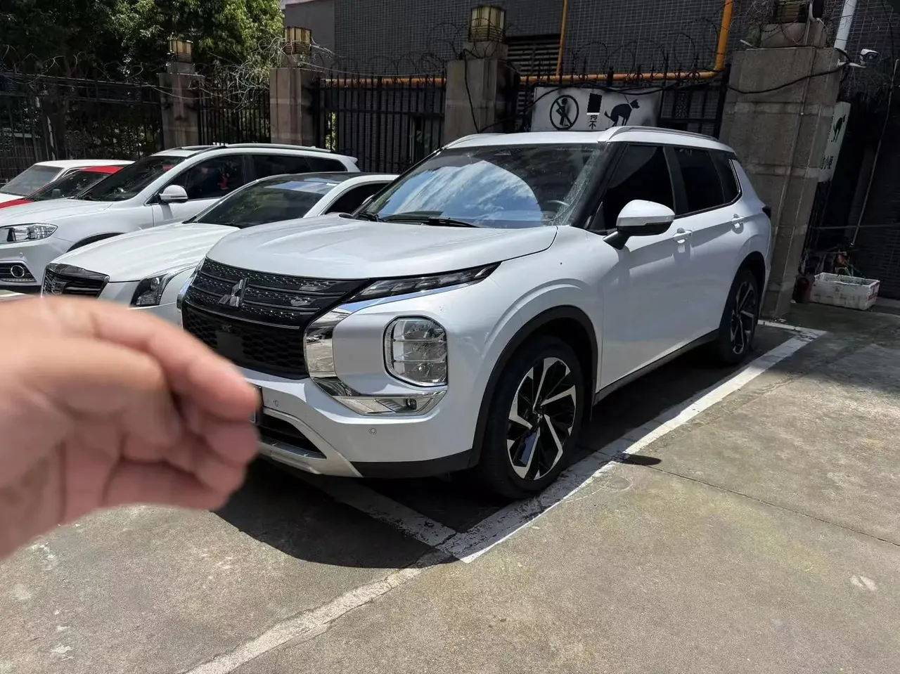Открыть галерею: Outlander 2023 1.5T CVT Two-Drive Distinguished Edition 7