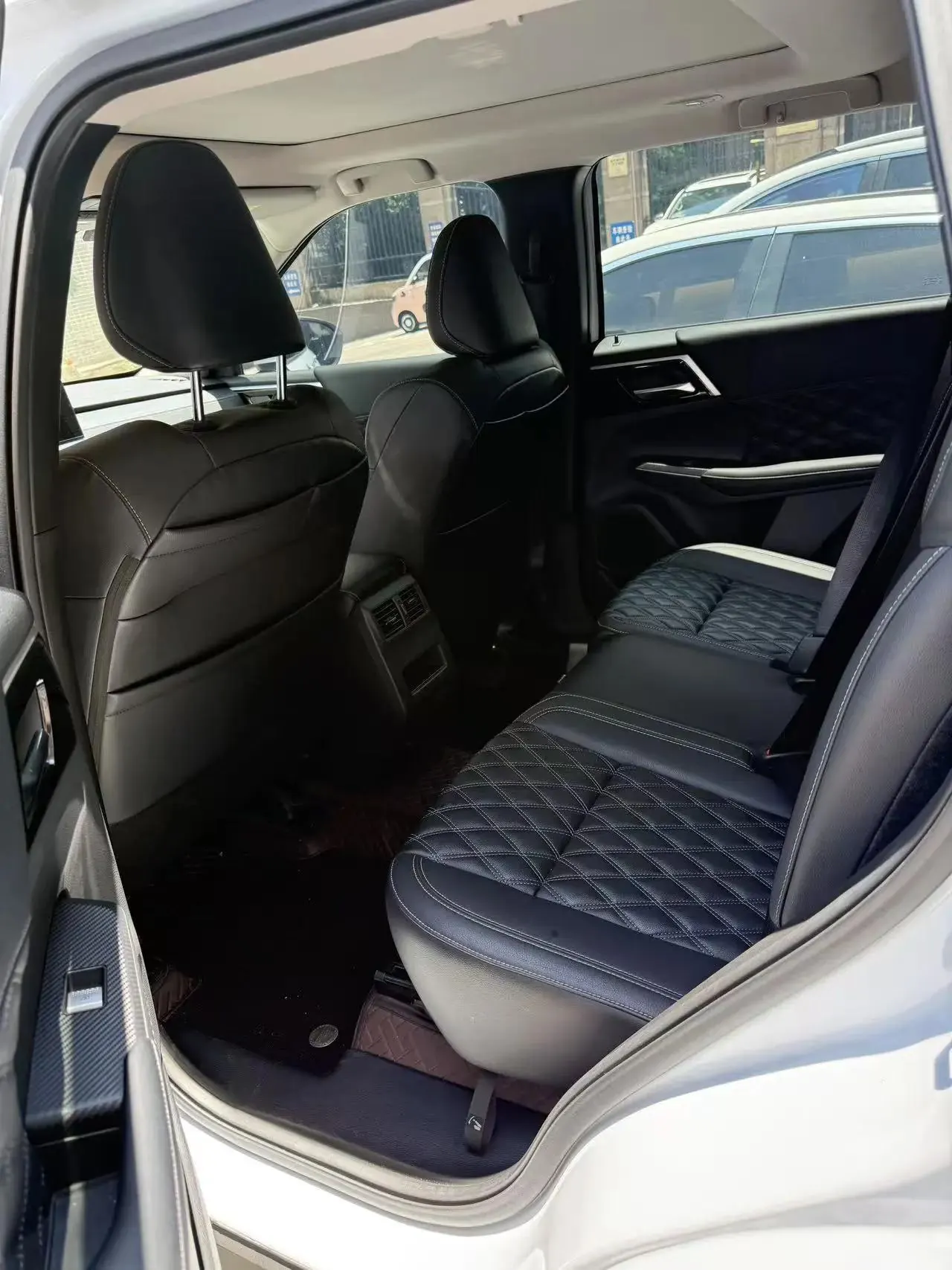 Outlander 2023 1.5T CVT Two-Drive Distinguished Edition 7 5