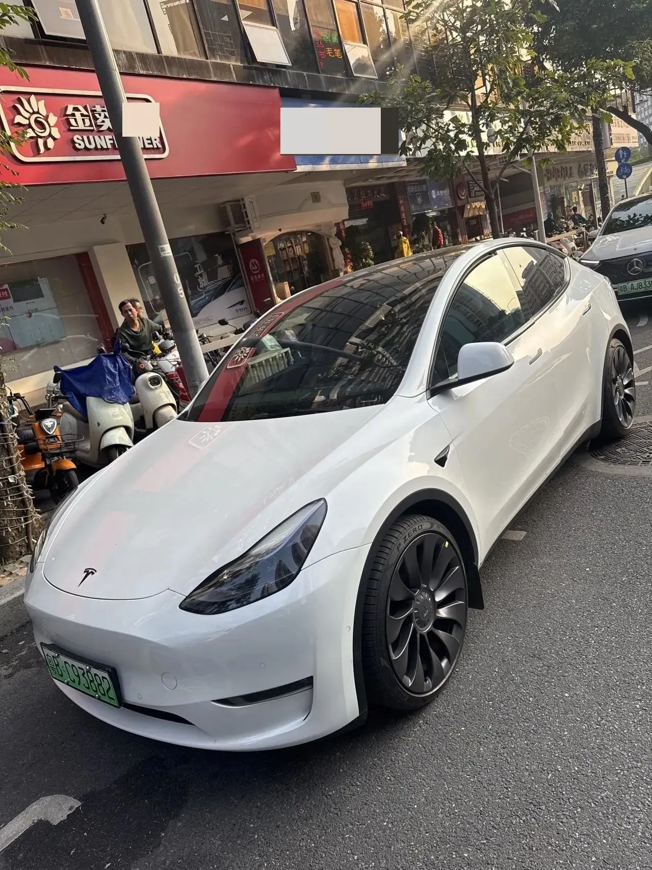 Model Y 2023 High-Performance All-Wheel Drive - View 1