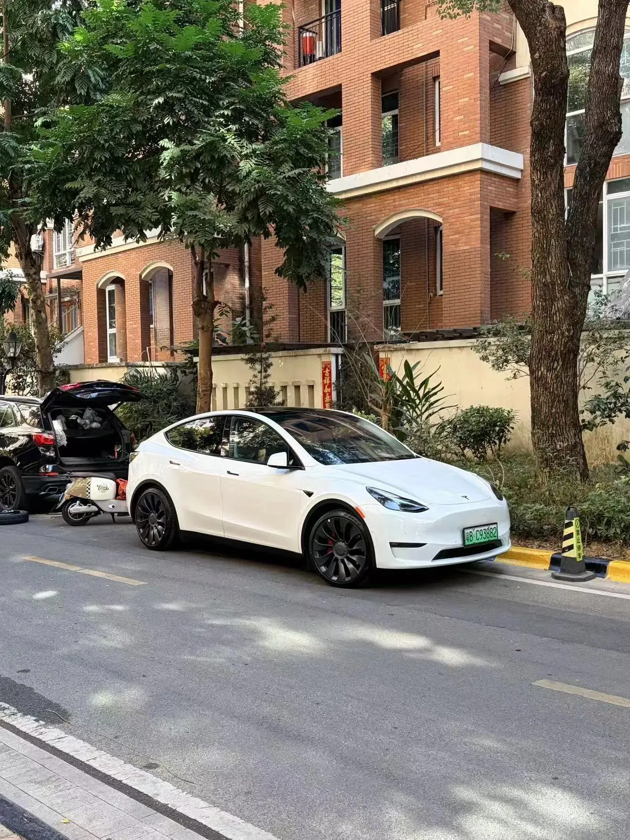 Model Y 2023 High-Performance All-Wheel Drive 3