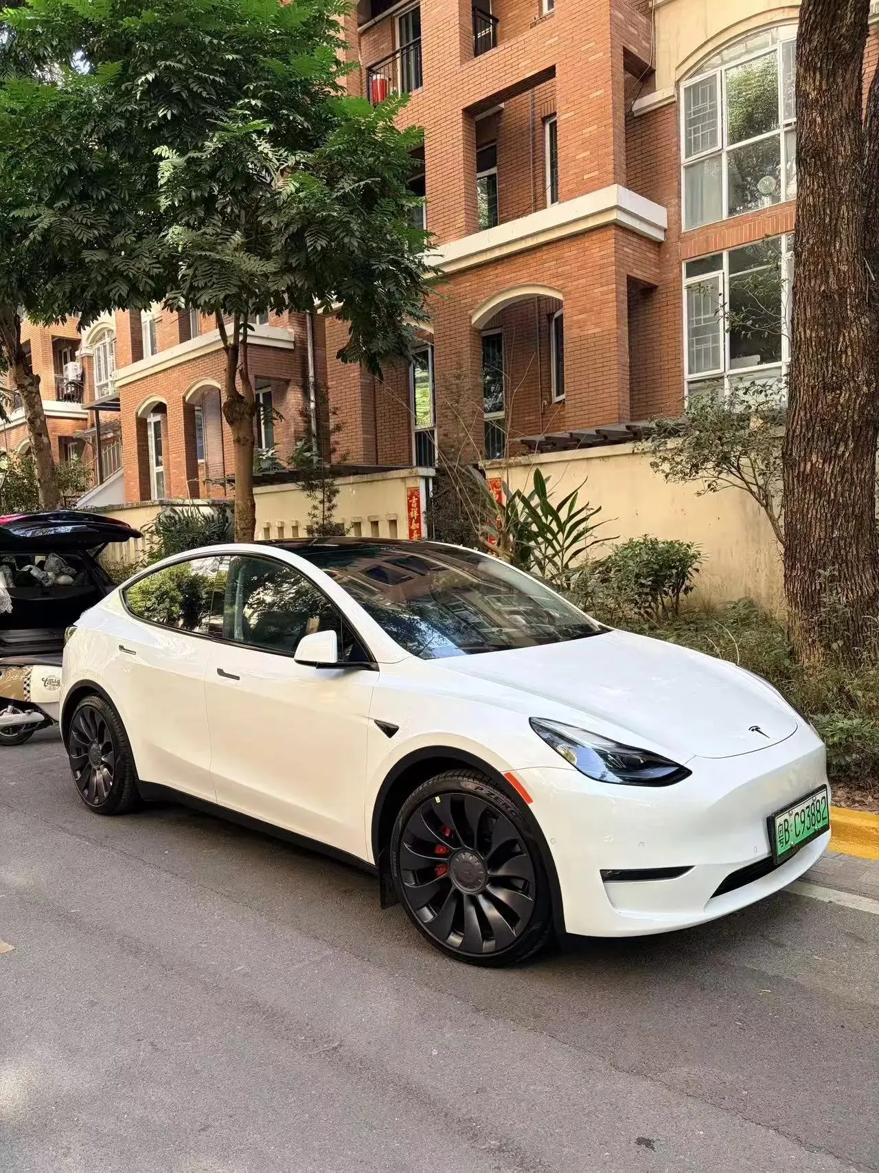 Model Y 2023 High-Performance All-Wheel Drive 5