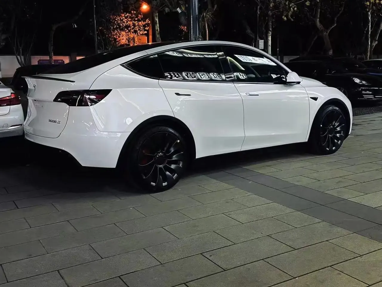 Model Y 2023 High-Performance All-Wheel Drive 6