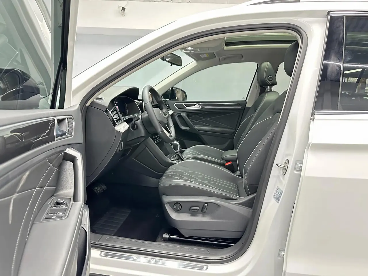 Volkswagen 2025 Tiguan L 1.5TSI 300TSI outstanding two-wheel drive Longteng version automatic gear 3