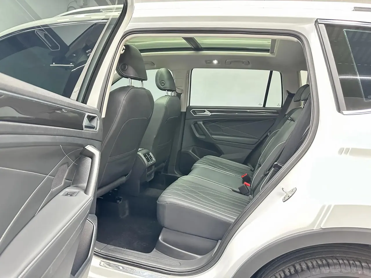 Volkswagen 2025 Tiguan L 1.5TSI 300TSI outstanding two-wheel drive Longteng version automatic gear 4