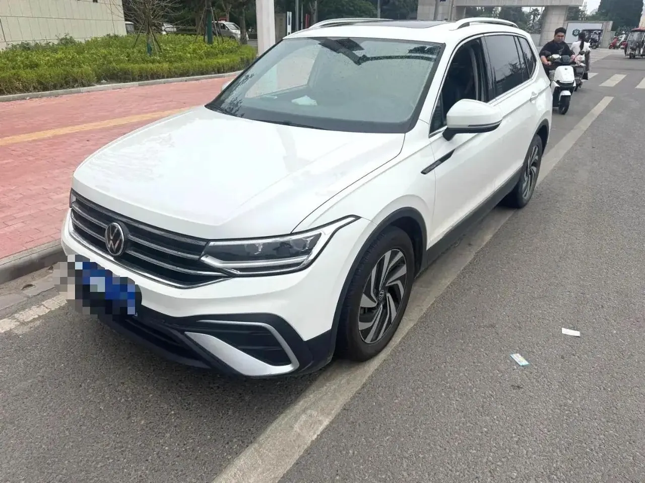 Tiguan L 2022 330TSI Automatic Two-Drive Smart Edition - View 1
