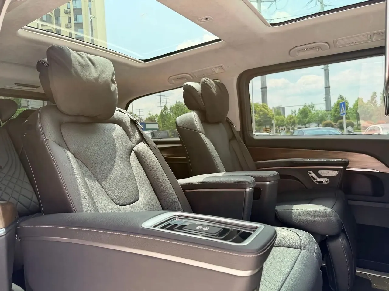Mercedes Benz V 2022V 260 L 2.0T Deluxe Edition Automatic Gear 5