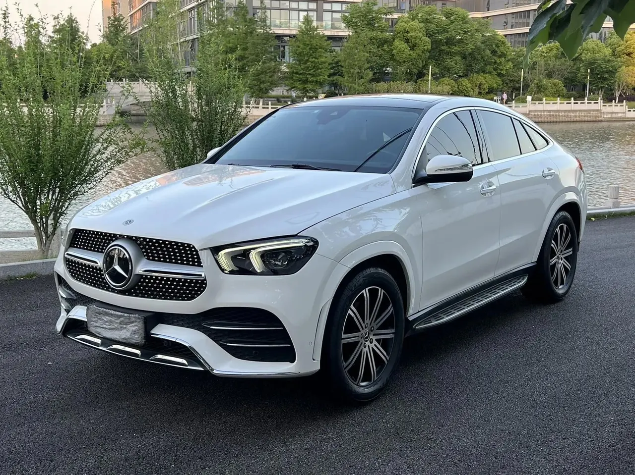 Mercedes Benz GLE Coupe 2022 GLE 350 4MATIC Coupe SUV Fashion - View 1