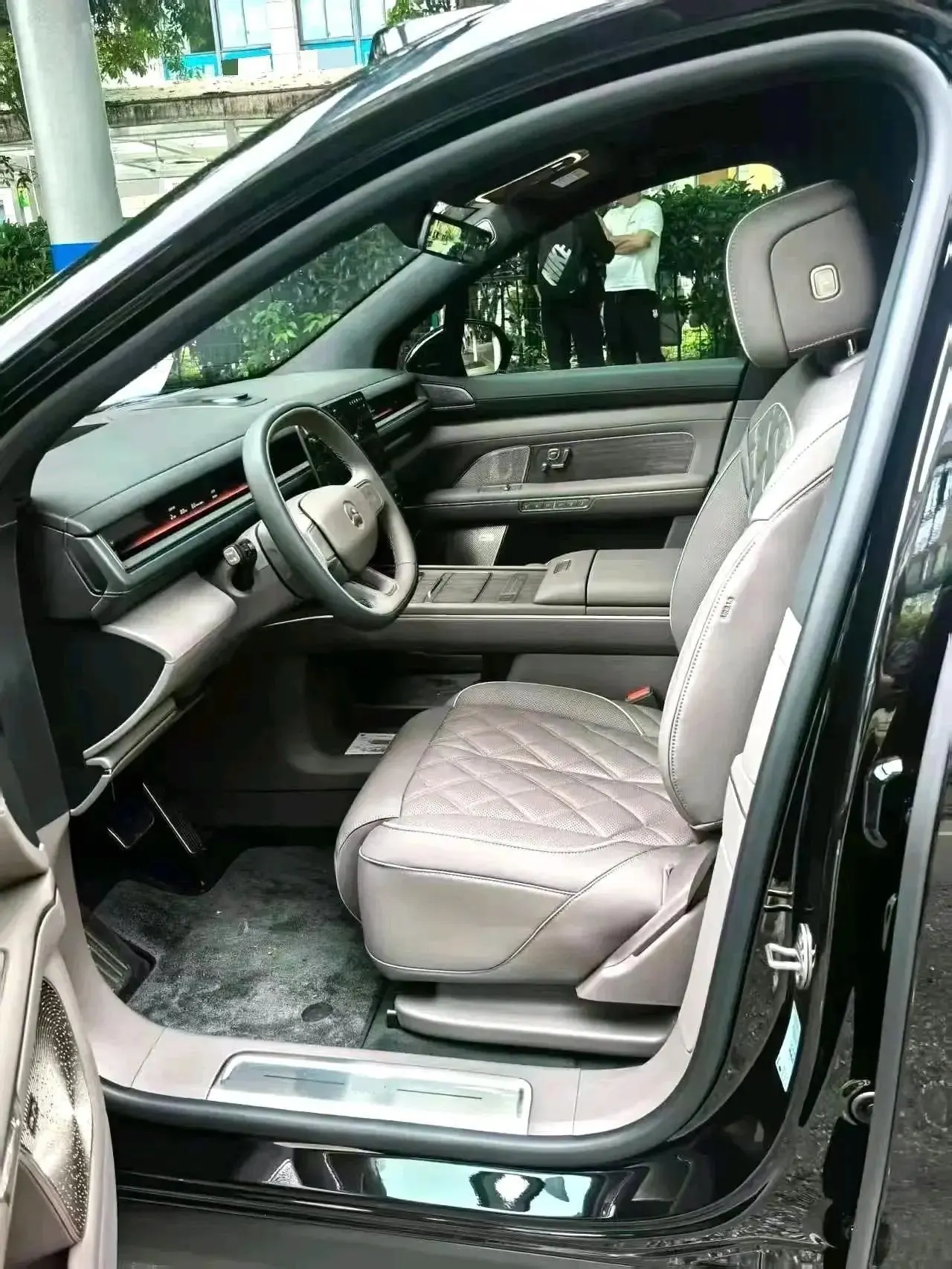 NIO 2026 ES8 6‑Seater Executive Luxury Edition Automatic Transmission 2