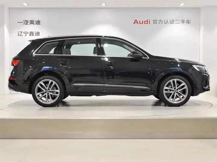 Audi Q7 2024 55 TFSI quattro S line Sport 3