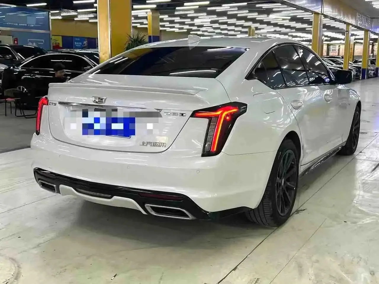 Cadillac CT5 2023 28T fashion model 5