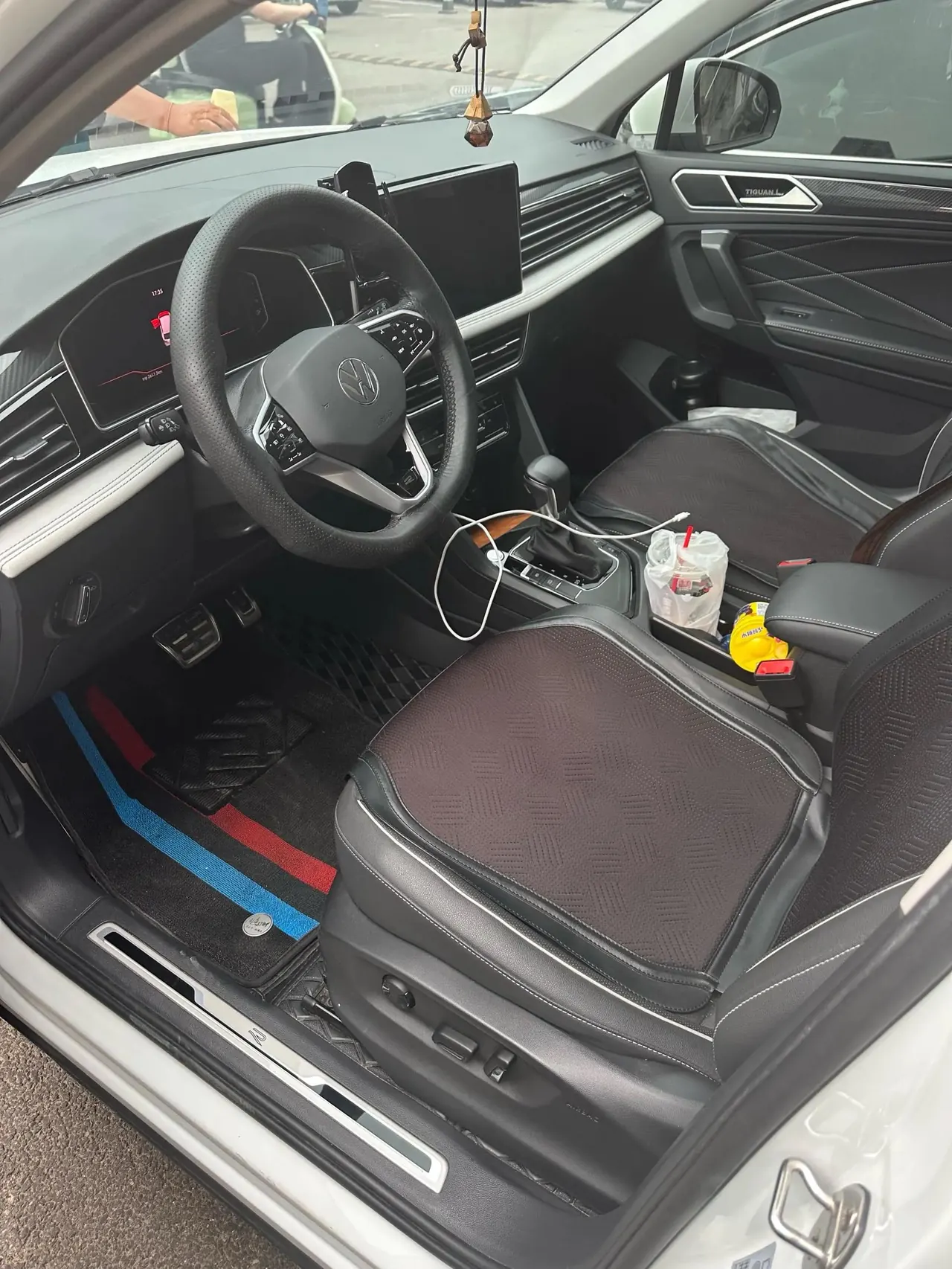Volkswagen 2023 Tiguan L R-Line 2.0TSI 330TSI Front-Wheel Drive R-Line Prestige Edition (Facelift) Automatic 3