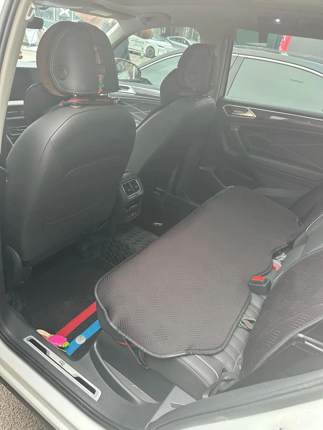 Volkswagen 2023 Tiguan L R-Line 2.0TSI 330TSI Front-Wheel Drive R-Line Prestige Edition (Facelift) Automatic 5