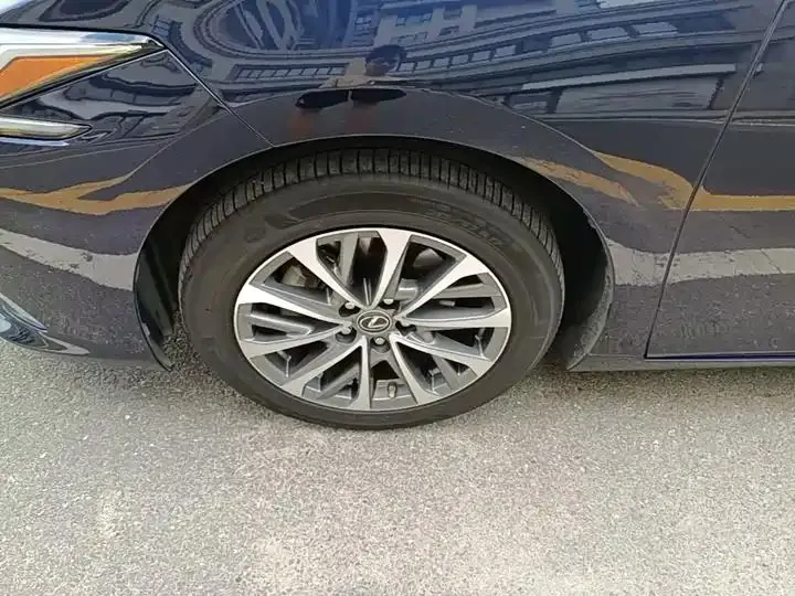 Lexus ES 2022 200 Executive Edition 23