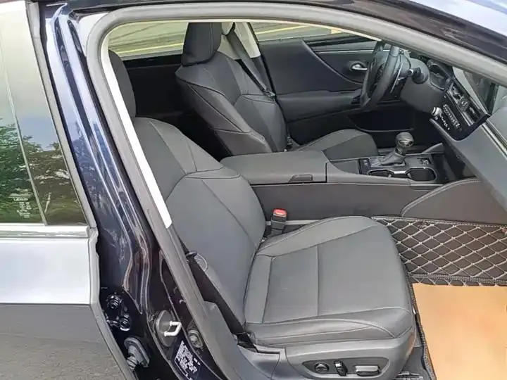 Lexus ES 2022 200 Executive Edition 25