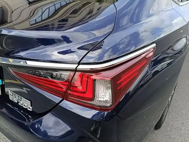 Lexus ES 2022 200 Executive Edition 8