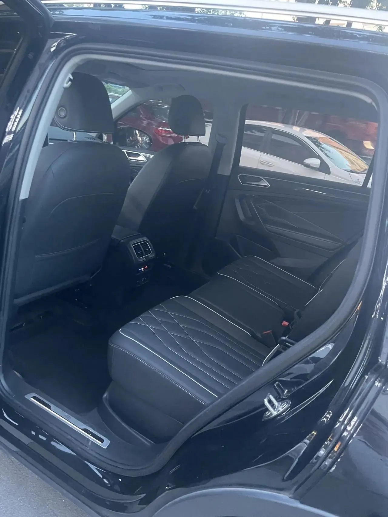 Tiguan L 2023 330TSI Automatic Two-Drive R-Line Enjoy Edition 4