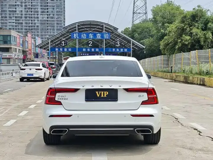 Volvo S60 2022 B4 Intelligent Luxury Edition 11