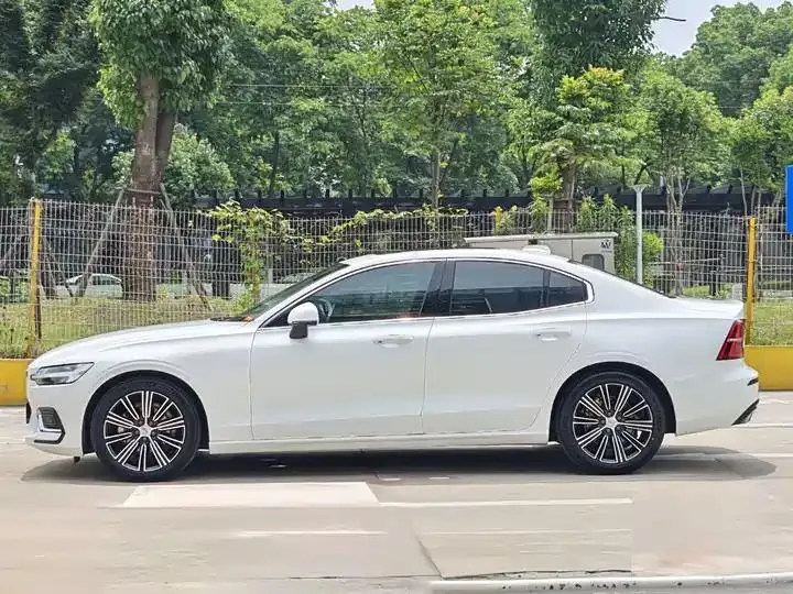 Volvo S60 2022 B4 Intelligent Luxury Edition 13
