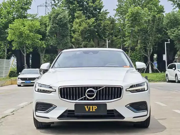 Volvo S60 2022 B4 Intelligent Luxury Edition 2