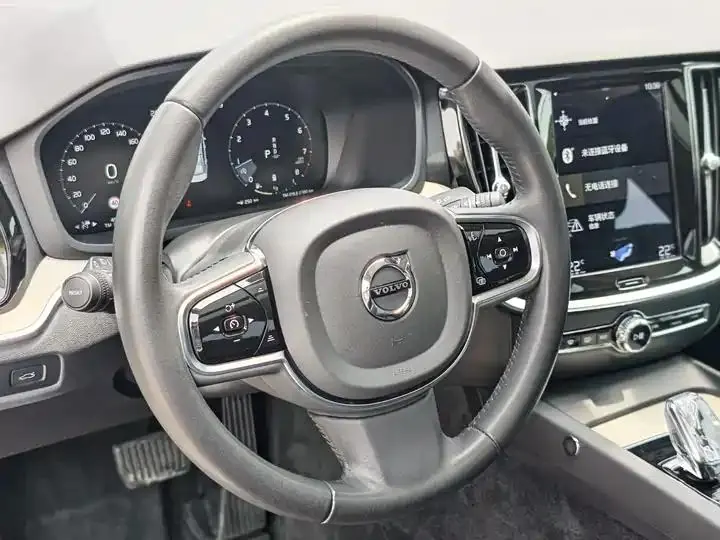 Volvo S60 2022 B4 Intelligent Luxury Edition 3