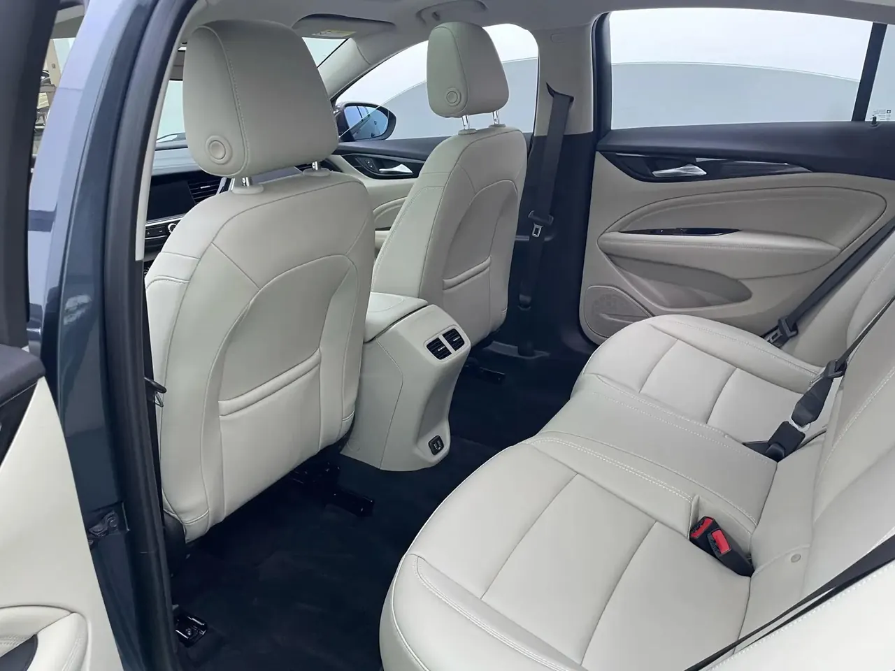 Regal 2021 552T Elite 8