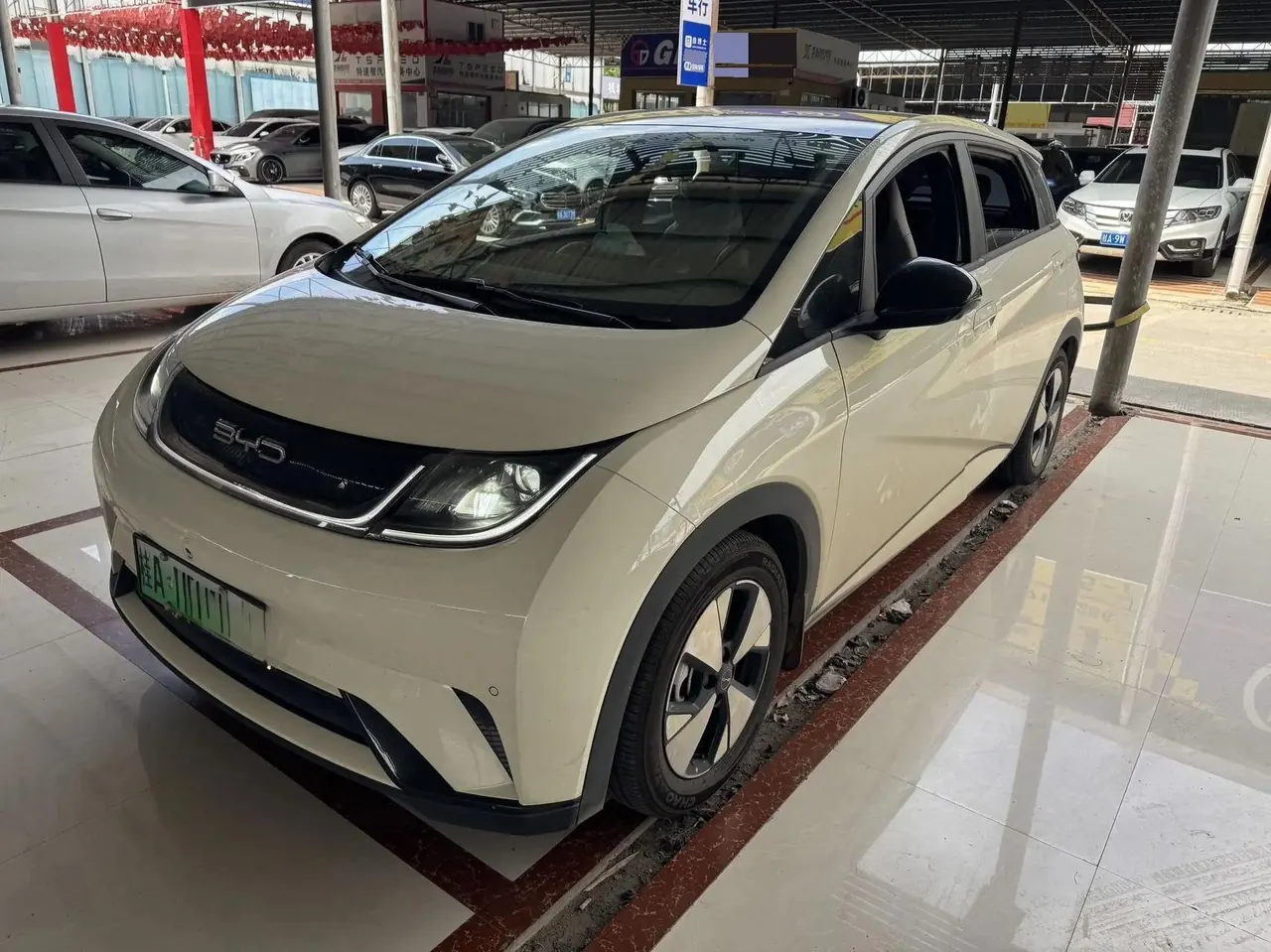 BYD 2023 Dolphin 420km Fashion Edition Automatic - View 1