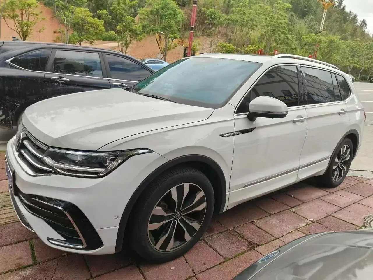 Touareg L 2022, 330 TSI, Automatic, Two‑Wheel Drive, R-Line Luxury Plus Edition - View 1